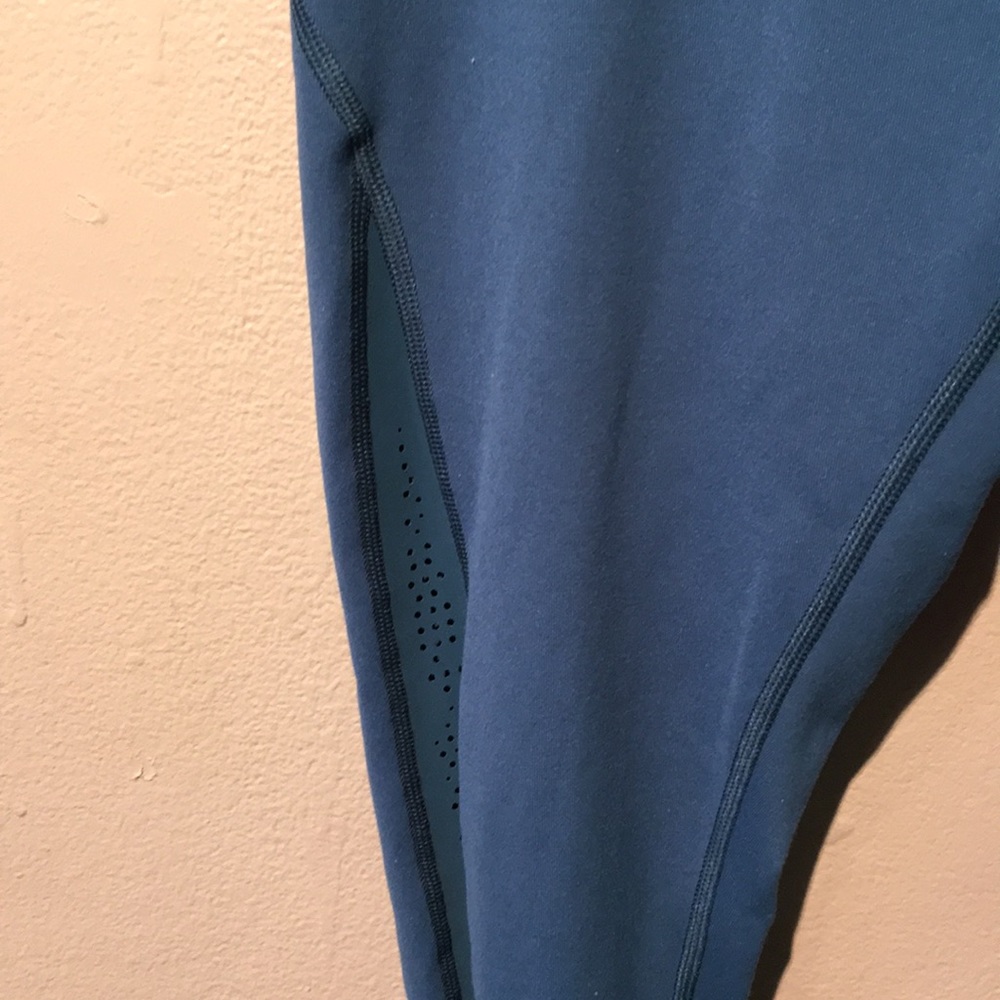 Lululemon pants - Picture 3 of 8